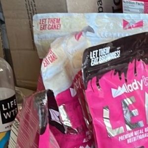 Ladyboss  vanilla cake protein bags